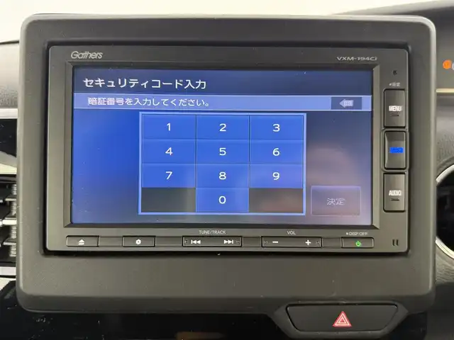 ホンダ Ｎ ＢＯＸ カスタム L ターボ 愛知県 2023(令5)年 3.3万km プラチナホワイトパール ホンダセンシング/衝突被害軽減ブレーキ/誤発信抑制機能/アダプティブクルーズコントロール/車線維持支援システム/先行車発進お知らせ機能/オートハイビーム/横滑り防止装置/盗難防止装置/両側パワースライド/純正ナビ/フルセグTV/Bluetooth/CD/DVD/AM/FM/iPod/AUX/純正15インチアルミホイール/ハーフレザーシート/革巻きステアリング/ステアリングスイッチ/スマートキー/プッシュスタート/ブレーキホールド