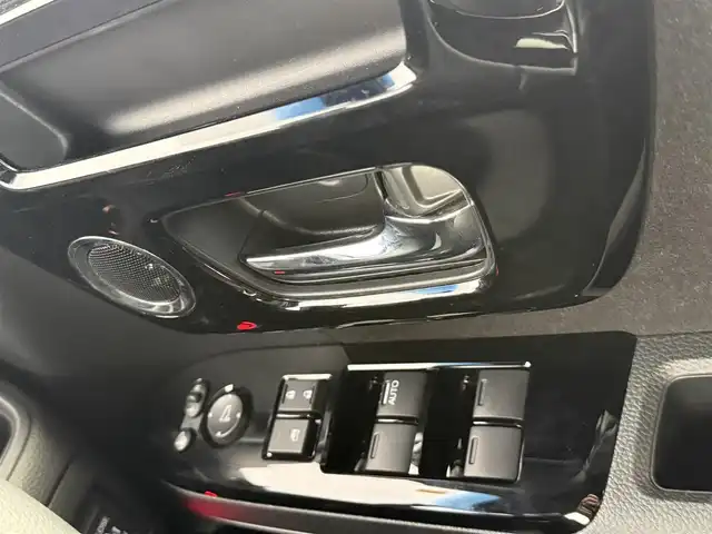 ホンダ Ｎ ＢＯＸ カスタム L ターボ 愛知県 2023(令5)年 3.3万km プラチナホワイトパール ホンダセンシング/衝突被害軽減ブレーキ/誤発信抑制機能/アダプティブクルーズコントロール/車線維持支援システム/先行車発進お知らせ機能/オートハイビーム/横滑り防止装置/盗難防止装置/両側パワースライド/純正ナビ/フルセグTV/Bluetooth/CD/DVD/AM/FM/iPod/AUX/純正15インチアルミホイール/ハーフレザーシート/革巻きステアリング/ステアリングスイッチ/スマートキー/プッシュスタート/ブレーキホールド