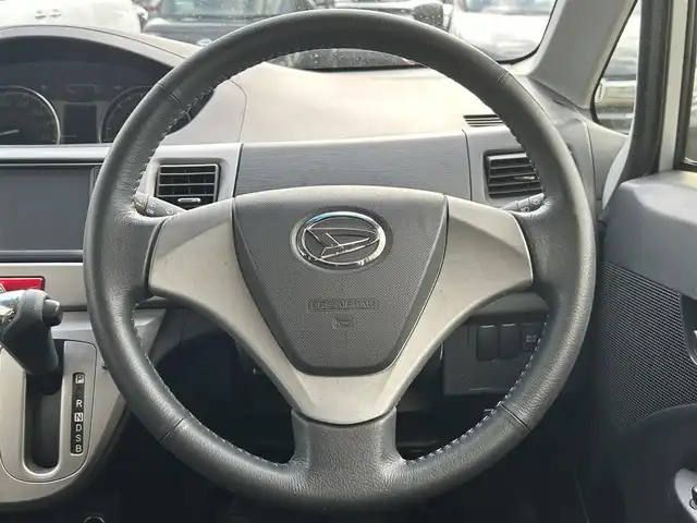 ダイハツ ムーヴ カスタム X LTD 大阪府 2012(平24)年 5万km ブライトシルバーメタリック 純正ナビ/・ワンセグTV/CD/DVD/AUX/ラジオ/主要装備/・バックカメラ/・アイドリングストップ/・横滑り防止装置/・ベンチシート/・フルフラット/・キセノンヘッドライト/・ハロゲンフォグランプ/・純正フロアマット/・純正アルミホイール/・プッシュスタート/・スマートキー/・ETC