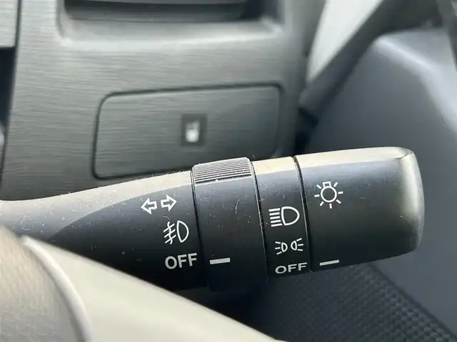 ダイハツ ムーヴ カスタム X LTD 大阪府 2012(平24)年 5万km ブライトシルバーメタリック 純正ナビ/・ワンセグTV/CD/DVD/AUX/ラジオ/主要装備/・バックカメラ/・アイドリングストップ/・横滑り防止装置/・ベンチシート/・フルフラット/・キセノンヘッドライト/・ハロゲンフォグランプ/・純正フロアマット/・純正アルミホイール/・プッシュスタート/・スマートキー/・ETC