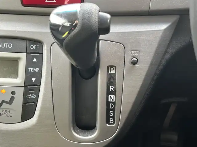 ダイハツ ムーヴ カスタム X LTD 大阪府 2012(平24)年 5万km ブライトシルバーメタリック 純正ナビ/・ワンセグTV/CD/DVD/AUX/ラジオ/主要装備/・バックカメラ/・アイドリングストップ/・横滑り防止装置/・ベンチシート/・フルフラット/・キセノンヘッドライト/・ハロゲンフォグランプ/・純正フロアマット/・純正アルミホイール/・プッシュスタート/・スマートキー/・ETC