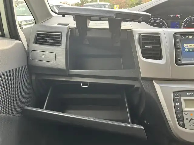 ダイハツ ムーヴ カスタム X LTD 大阪府 2012(平24)年 5万km ブライトシルバーメタリック 純正ナビ/・ワンセグTV/CD/DVD/AUX/ラジオ/主要装備/・バックカメラ/・アイドリングストップ/・横滑り防止装置/・ベンチシート/・フルフラット/・キセノンヘッドライト/・ハロゲンフォグランプ/・純正フロアマット/・純正アルミホイール/・プッシュスタート/・スマートキー/・ETC