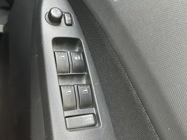 ダイハツ ムーヴ カスタム X LTD 大阪府 2012(平24)年 5万km ブライトシルバーメタリック 純正ナビ/・ワンセグTV/CD/DVD/AUX/ラジオ/主要装備/・バックカメラ/・アイドリングストップ/・横滑り防止装置/・ベンチシート/・フルフラット/・キセノンヘッドライト/・ハロゲンフォグランプ/・純正フロアマット/・純正アルミホイール/・プッシュスタート/・スマートキー/・ETC