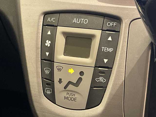 ダイハツ ムーヴ カスタム X LTD 福井県 2012(平24)年 5万km ブライトシルバーメタリック 純正ナビ/ワンセグTV/CD/AUX/ラジオ/バックカメラ/ETC/キセノンヘッドライト/ハロゲンフォグランプ/純正アルミホイール/プッシュスタート/スマートキー/アイドリングストップ/横滑り防止装置/ベンチシート/純正フロアマット