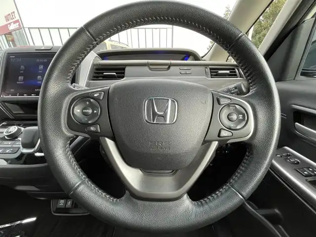 ホンダ フリード ハイブリット G ホンダセンシング 大阪府 2021(令3)年 4.9万km プラチナホワイトパール ホンダセンシング/ワンオーナー/純正9インチナビ/・フルセグTV/BT/USB/バックカメラ/11.6インチフリップダウンモニター/両側パワースライドドア/追従型クルーズコントロール/前ドライブレコーダー/ETC/純正フロアマット/ハーフレザーシート/革巻ハンドル/後席ロールサンシェード/純正15インチAW/取説・保証書/スペアキー/LEDヘッド