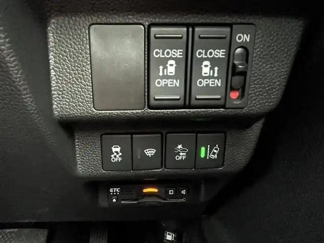 ホンダ フリード ハイブリット G ホンダセンシング 大阪府 2021(令3)年 4.9万km プラチナホワイトパール ホンダセンシング/ワンオーナー/純正9インチナビ/・フルセグTV/BT/USB/バックカメラ/11.6インチフリップダウンモニター/両側パワースライドドア/追従型クルーズコントロール/前ドライブレコーダー/ETC/純正フロアマット/ハーフレザーシート/革巻ハンドル/後席ロールサンシェード/純正15インチAW/取説・保証書/スペアキー/LEDヘッド