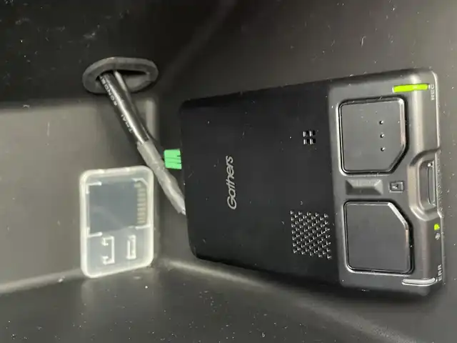 ホンダ フリード ハイブリット G ホンダセンシング 大阪府 2021(令3)年 4.9万km プラチナホワイトパール ホンダセンシング/ワンオーナー/純正9インチナビ/・フルセグTV/BT/USB/バックカメラ/11.6インチフリップダウンモニター/両側パワースライドドア/追従型クルーズコントロール/前ドライブレコーダー/ETC/純正フロアマット/ハーフレザーシート/革巻ハンドル/後席ロールサンシェード/純正15インチAW/取説・保証書/スペアキー/LEDヘッド