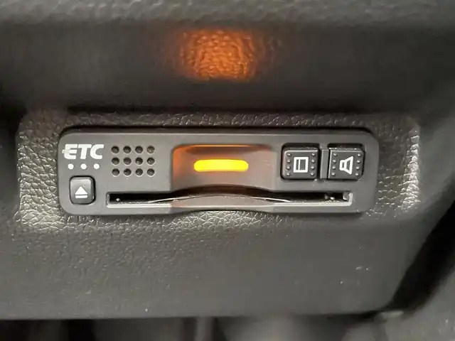 ホンダ フリード ハイブリット G ホンダセンシング 大阪府 2021(令3)年 4.9万km プラチナホワイトパール ホンダセンシング/ワンオーナー/純正9インチナビ/・フルセグTV/BT/USB/バックカメラ/11.6インチフリップダウンモニター/両側パワースライドドア/追従型クルーズコントロール/前ドライブレコーダー/ETC/純正フロアマット/ハーフレザーシート/革巻ハンドル/後席ロールサンシェード/純正15インチAW/取説・保証書/スペアキー/LEDヘッド