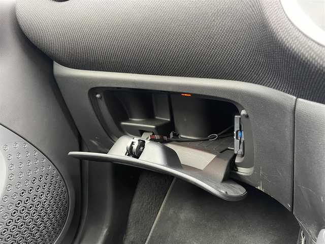 スマート ＭＣＣ スマート フォーフォー BRABUSスポーツ 埼玉県 2019(平31)年 1.4万km サファイアレッド ・社外ナビ/・パノラマガラスルーフ/・レザーシート/・バックカメラ/・クルーズコントロール/・衝突軽減ブレーキ/・コーナーセンサー/・パドルシフト