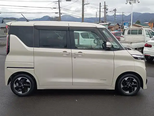 日産 ルークス ハイウェイスター X 福井県 2020(令2)年 4万km フローズンバニラパール 純正9インチディーラーオプションナビ/AM/FM/フルセグ/BT/CD/DVD/全方位カメラ/両側パワースライドドア/衝突被害軽減システム/前後コーナーセンサー/レーンキープアシスト/横滑り防止装置/盗難防止装置/標識検知/先行車発進告知/SOSボタン/前方ドライブレコーダー/ETC/ハーフレザーシート/ダブル＋サイドエアバッグ/カーテンエアバッグ/ステアリングリモコン/純正14インチAW/LEDヘッドライト/Fフォグ/スマートキー