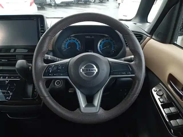 日産 ルークス ハイウェイスター X 福井県 2020(令2)年 4万km フローズンバニラパール 純正9インチディーラーオプションナビ/AM/FM/フルセグ/BT/CD/DVD/全方位カメラ/両側パワースライドドア/衝突被害軽減システム/前後コーナーセンサー/レーンキープアシスト/横滑り防止装置/盗難防止装置/標識検知/先行車発進告知/SOSボタン/前方ドライブレコーダー/ETC/ハーフレザーシート/ダブル＋サイドエアバッグ/カーテンエアバッグ/ステアリングリモコン/純正14インチAW/LEDヘッドライト/Fフォグ/スマートキー