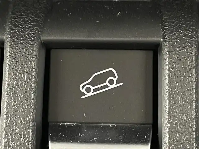 スズキ ジムニー XC 岡山県 2025(令7)年 0.2万km ブルーイッシュブラックパール3 クルーズコントロール　/ＬＥＤヘッドライト　/シートヒーター　/衝突軽減ブレーキ　/オートハイビーム　/オートライト　/フォグランプ　/純正１６インチアルミホイール　/社外フロアマット　/プッシュスタート　/スマートキー/アイドリングストップ/禁煙車/ダウンヒルアシスト