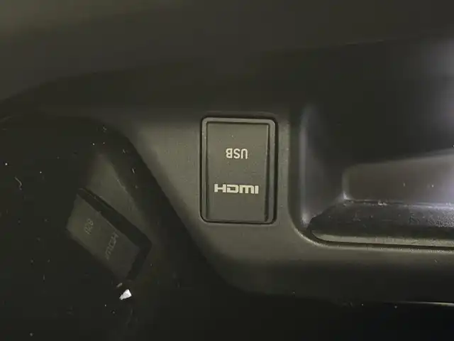トヨタ Ｃ－ＨＲ G LEDエディション 三重県 2018(平30)年 6.9万km ブラック/センシュアルレッドマイカ 2トーン ハイブリッド/FF/フロアCVT/ALPINE 9インチナビ『ビッグX』 X9Z/（CD/DVD/TV/SD/SDREC/RADIO/USB/Bluetooth/HDMI/外部入力）/バックカメラ/TRDエアロ（F/S/R下）/ドライブレコーダー 前方/ビルトイン ETC2.0/Toyota Safety Sense/・プリクラッシュセーフティ［PCS］/・レーンディパーチャーアラート［LDA］（操舵支援あり）/・オートハイビーム［AHB］/・レーダークルコン（全車速追従機能付）/・クリアランスソナー＆バックソナー/・ブラインドスポットモニター［BSM］/・【OP】リヤクロストラフィックアラート［RCTA］/・先行車発進告知機能/装備/・ハーフレザーシート/・シートヒーター（D/N）/・運転席電動ランバーサポート/・左右独立オートエアコン/・オートライト/・LED ヘッドランプ＆フロントフォグランプ/・ステアリングスイッチ/・雨滴感応式フロントワイパー/・電子パーキングブレーキ＆ブレーキホールド/・自動防眩ルームミラー/・純正18inAW/・保/取/・スマートキーx1、リモコンエンジンスターターx1/など