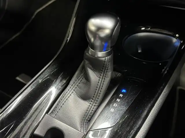 トヨタ Ｃ－ＨＲ G LEDエディション 三重県 2018(平30)年 6.9万km ブラック/センシュアルレッドマイカ 2トーン ハイブリッド/FF/フロアCVT/ALPINE 9インチナビ『ビッグX』 X9Z/（CD/DVD/TV/SD/SDREC/RADIO/USB/Bluetooth/HDMI/外部入力）/バックカメラ/TRDエアロ（F/S/R下）/ドライブレコーダー 前方/ビルトイン ETC2.0/Toyota Safety Sense/・プリクラッシュセーフティ［PCS］/・レーンディパーチャーアラート［LDA］（操舵支援あり）/・オートハイビーム［AHB］/・レーダークルコン（全車速追従機能付）/・クリアランスソナー＆バックソナー/・ブラインドスポットモニター［BSM］/・【OP】リヤクロストラフィックアラート［RCTA］/・先行車発進告知機能/装備/・ハーフレザーシート/・シートヒーター（D/N）/・運転席電動ランバーサポート/・左右独立オートエアコン/・オートライト/・LED ヘッドランプ＆フロントフォグランプ/・ステアリングスイッチ/・雨滴感応式フロントワイパー/・電子パーキングブレーキ＆ブレーキホールド/・自動防眩ルームミラー/・純正18inAW/・保/取/・スマートキーx1、リモコンエンジンスターターx1/など