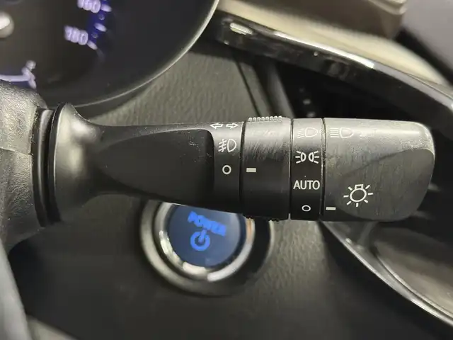 トヨタ Ｃ－ＨＲ G LEDエディション 三重県 2018(平30)年 6.9万km ブラック/センシュアルレッドマイカ 2トーン ハイブリッド/FF/フロアCVT/ALPINE 9インチナビ『ビッグX』 X9Z/（CD/DVD/TV/SD/SDREC/RADIO/USB/Bluetooth/HDMI/外部入力）/バックカメラ/TRDエアロ（F/S/R下）/ドライブレコーダー 前方/ビルトイン ETC2.0/Toyota Safety Sense/・プリクラッシュセーフティ［PCS］/・レーンディパーチャーアラート［LDA］（操舵支援あり）/・オートハイビーム［AHB］/・レーダークルコン（全車速追従機能付）/・クリアランスソナー＆バックソナー/・ブラインドスポットモニター［BSM］/・【OP】リヤクロストラフィックアラート［RCTA］/・先行車発進告知機能/装備/・ハーフレザーシート/・シートヒーター（D/N）/・運転席電動ランバーサポート/・左右独立オートエアコン/・オートライト/・LED ヘッドランプ＆フロントフォグランプ/・ステアリングスイッチ/・雨滴感応式フロントワイパー/・電子パーキングブレーキ＆ブレーキホールド/・自動防眩ルームミラー/・純正18inAW/・保/取/・スマートキーx1、リモコンエンジンスターターx1/など