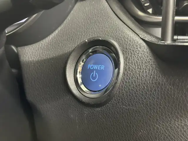 トヨタ Ｃ－ＨＲ G LEDエディション 三重県 2018(平30)年 6.9万km ブラック/センシュアルレッドマイカ 2トーン ハイブリッド/FF/フロアCVT/ALPINE 9インチナビ『ビッグX』 X9Z/（CD/DVD/TV/SD/SDREC/RADIO/USB/Bluetooth/HDMI/外部入力）/バックカメラ/TRDエアロ（F/S/R下）/ドライブレコーダー 前方/ビルトイン ETC2.0/Toyota Safety Sense/・プリクラッシュセーフティ［PCS］/・レーンディパーチャーアラート［LDA］（操舵支援あり）/・オートハイビーム［AHB］/・レーダークルコン（全車速追従機能付）/・クリアランスソナー＆バックソナー/・ブラインドスポットモニター［BSM］/・【OP】リヤクロストラフィックアラート［RCTA］/・先行車発進告知機能/装備/・ハーフレザーシート/・シートヒーター（D/N）/・運転席電動ランバーサポート/・左右独立オートエアコン/・オートライト/・LED ヘッドランプ＆フロントフォグランプ/・ステアリングスイッチ/・雨滴感応式フロントワイパー/・電子パーキングブレーキ＆ブレーキホールド/・自動防眩ルームミラー/・純正18inAW/・保/取/・スマートキーx1、リモコンエンジンスターターx1/など