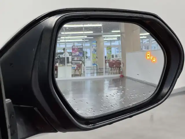 トヨタ Ｃ－ＨＲ G LEDエディション 三重県 2018(平30)年 6.9万km ブラック/センシュアルレッドマイカ 2トーン ハイブリッド/FF/フロアCVT/ALPINE 9インチナビ『ビッグX』 X9Z/（CD/DVD/TV/SD/SDREC/RADIO/USB/Bluetooth/HDMI/外部入力）/バックカメラ/TRDエアロ（F/S/R下）/ドライブレコーダー 前方/ビルトイン ETC2.0/Toyota Safety Sense/・プリクラッシュセーフティ［PCS］/・レーンディパーチャーアラート［LDA］（操舵支援あり）/・オートハイビーム［AHB］/・レーダークルコン（全車速追従機能付）/・クリアランスソナー＆バックソナー/・ブラインドスポットモニター［BSM］/・【OP】リヤクロストラフィックアラート［RCTA］/・先行車発進告知機能/装備/・ハーフレザーシート/・シートヒーター（D/N）/・運転席電動ランバーサポート/・左右独立オートエアコン/・オートライト/・LED ヘッドランプ＆フロントフォグランプ/・ステアリングスイッチ/・雨滴感応式フロントワイパー/・電子パーキングブレーキ＆ブレーキホールド/・自動防眩ルームミラー/・純正18inAW/・保/取/・スマートキーx1、リモコンエンジンスターターx1/など