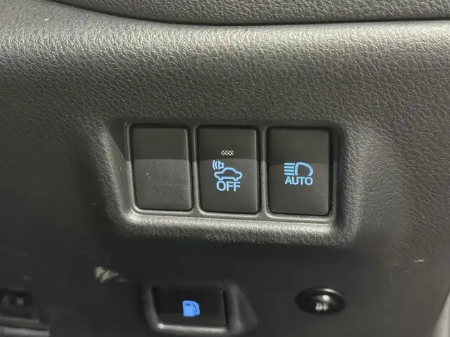トヨタ Ｃ－ＨＲ G LEDエディション 三重県 2018(平30)年 6.9万km ブラック/センシュアルレッドマイカ 2トーン ハイブリッド/FF/フロアCVT/ALPINE 9インチナビ『ビッグX』 X9Z/（CD/DVD/TV/SD/SDREC/RADIO/USB/Bluetooth/HDMI/外部入力）/バックカメラ/TRDエアロ（F/S/R下）/ドライブレコーダー 前方/ビルトイン ETC2.0/Toyota Safety Sense/・プリクラッシュセーフティ［PCS］/・レーンディパーチャーアラート［LDA］（操舵支援あり）/・オートハイビーム［AHB］/・レーダークルコン（全車速追従機能付）/・クリアランスソナー＆バックソナー/・ブラインドスポットモニター［BSM］/・【OP】リヤクロストラフィックアラート［RCTA］/・先行車発進告知機能/装備/・ハーフレザーシート/・シートヒーター（D/N）/・運転席電動ランバーサポート/・左右独立オートエアコン/・オートライト/・LED ヘッドランプ＆フロントフォグランプ/・ステアリングスイッチ/・雨滴感応式フロントワイパー/・電子パーキングブレーキ＆ブレーキホールド/・自動防眩ルームミラー/・純正18inAW/・保/取/・スマートキーx1、リモコンエンジンスターターx1/など