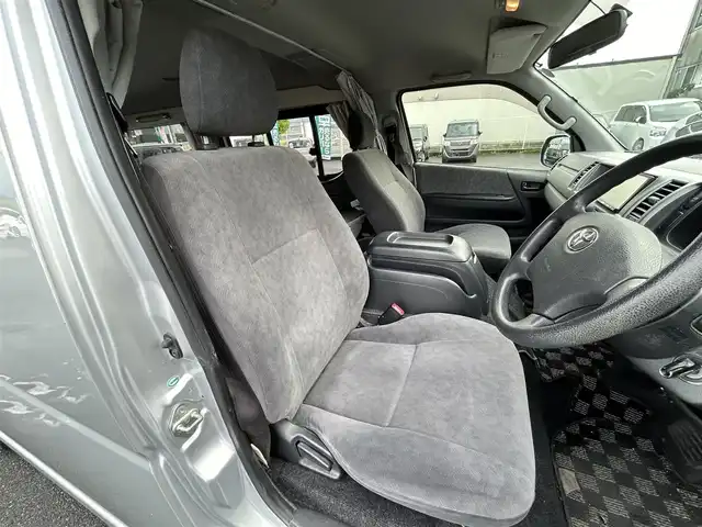 トヨタ ハイエース GL 愛知県 2011(平23)年 7.8万km シルバーM ワンオーナー/社外HDDナビ/ワンセグテレビ/バックカメラ/ドアバイザー/ベットキッド/ダイネットテーブル/400Wインバーター/サブバッテリー/FFヒーター/TRIAL タイプA
