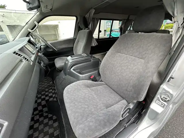 トヨタ ハイエース GL 愛知県 2011(平23)年 7.8万km シルバーM ワンオーナー/社外HDDナビ/ワンセグテレビ/バックカメラ/ドアバイザー/ベットキッド/ダイネットテーブル/400Wインバーター/サブバッテリー/FFヒーター/TRIAL タイプA