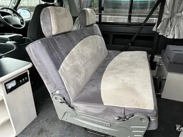 トヨタ ハイエース GL 愛知県 2011(平23)年 7.8万km シルバーM ワンオーナー/社外HDDナビ/ワンセグテレビ/バックカメラ/ドアバイザー/ベットキッド/ダイネットテーブル/400Wインバーター/サブバッテリー/FFヒーター/TRIAL タイプA