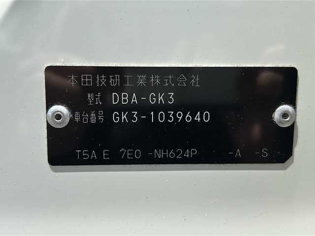 ホンダ フィット 13G Fパッケージ 大阪府 2014(平26)年 7.6万km プレミアムホワイトパール オーディオ　/マルチメディア　/CD/Gathers/AUX　/横滑り防止　/盗難防止　/スマートキー　/プッシュスタート　　/Wエアバッグ　/アイドリングストップ　/ABS　/保証書　/取扱説明書/アイドリングストップ/純正フロアマット