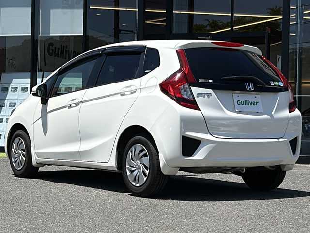 ホンダ フィット 13G Fパッケージ 大阪府 2014(平26)年 7.6万km プレミアムホワイトパール オーディオ　/マルチメディア　/CD/Gathers/AUX　/横滑り防止　/盗難防止　/スマートキー　/プッシュスタート　　/Wエアバッグ　/アイドリングストップ　/ABS　/保証書　/取扱説明書/アイドリングストップ/純正フロアマット