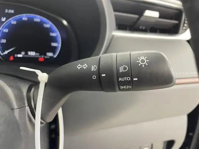 トヨタ ハリアー ハイブリッド G 千葉県 2024(令6)年 1.1万km プレシャスブラックパール 禁煙車/ワンオーナー/トヨタセーフティセンス/・レーンキープアシスト/・ブラインドスポットモニター/・プリクラッシュセーフティ/・プリクラッシュセーフティブレーキ/・クリアランスソナー/・レーダークルーズコントロール/・パワーバックドア/純正12.3インチディスプレイオーディオ（コネクティッドナビ）/・USB/Bluetooth/フルセグTV/・バックカメラ/・ビルトインETC2.0/・デジタルインナーミラー/革巻きステアリング/・ステアリングスイッチ/ハーフレザーシート/・D席パワーシート/電子パーキング/・ブレーキホールド/純正フロアマット/純正ドアバイザー/純正18インチAW/電動格納ウインカーミラー/オートライト/・オートマチックハイビーム/・LEDヘッドライト/・LEDフォグランプ/プッシュスタート/・スマートキー/・スペアキー