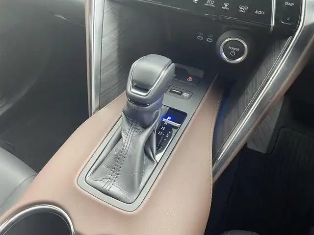 トヨタ ハリアー ハイブリッド G 千葉県 2024(令6)年 1.1万km プレシャスブラックパール 禁煙車/ワンオーナー/トヨタセーフティセンス/・レーンキープアシスト/・ブラインドスポットモニター/・プリクラッシュセーフティ/・プリクラッシュセーフティブレーキ/・クリアランスソナー/・レーダークルーズコントロール/・パワーバックドア/純正12.3インチディスプレイオーディオ（コネクティッドナビ）/・USB/Bluetooth/フルセグTV/・バックカメラ/・ビルトインETC2.0/・デジタルインナーミラー/革巻きステアリング/・ステアリングスイッチ/ハーフレザーシート/・D席パワーシート/電子パーキング/・ブレーキホールド/純正フロアマット/純正ドアバイザー/純正18インチAW/電動格納ウインカーミラー/オートライト/・オートマチックハイビーム/・LEDヘッドライト/・LEDフォグランプ/プッシュスタート/・スマートキー/・スペアキー
