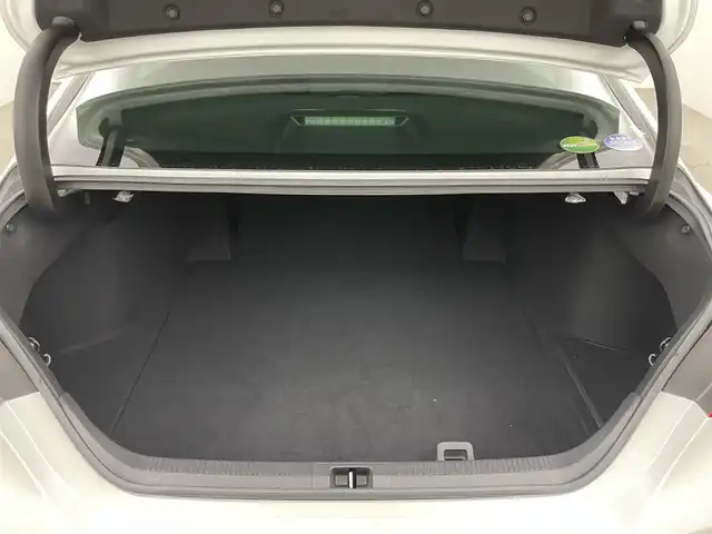 トヨタ カムリ WSレザーパッケージ 岡山県 2019(令1)年 6.7万km プラチナホワイトパールマイカ パノラマムーンルーフ/TRDエアロ（F/S/R）/純正8インチナビ/・バックカメラ/・FM/AM/Bluetooth/フルセグ/CD/DVD/レザーシート/・パワーシート/・シートヒーター/トヨタセーフティセンス/・プリクラッシュセーフティ/・レーンディパーチャーアラート/・レーダークルーズコントロール/・オートマチックハイビーム/・コーナーセンサー/・踏み間違い防止機能/ドライブレコーダー/ETC/純正18インチアルミ/純正フロアマット