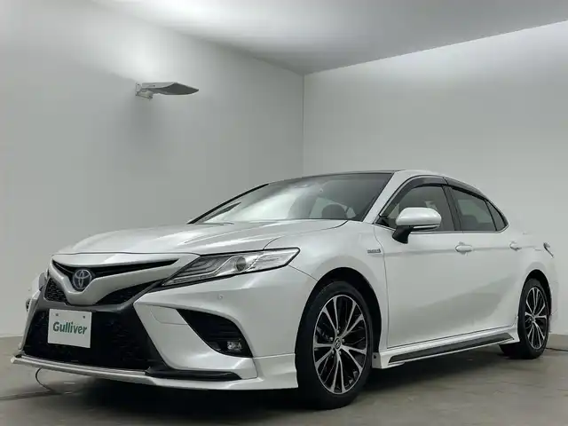 トヨタ カムリ WSレザーパッケージ 岡山県 2019(令1)年 6.7万km プラチナホワイトパールマイカ パノラマムーンルーフ/TRDエアロ（F/S/R）/純正8インチナビ/・バックカメラ/・FM/AM/Bluetooth/フルセグ/CD/DVD/レザーシート/・パワーシート/・シートヒーター/トヨタセーフティセンス/・プリクラッシュセーフティ/・レーンディパーチャーアラート/・レーダークルーズコントロール/・オートマチックハイビーム/・コーナーセンサー/・踏み間違い防止機能/ドライブレコーダー/ETC/純正18インチアルミ/純正フロアマット