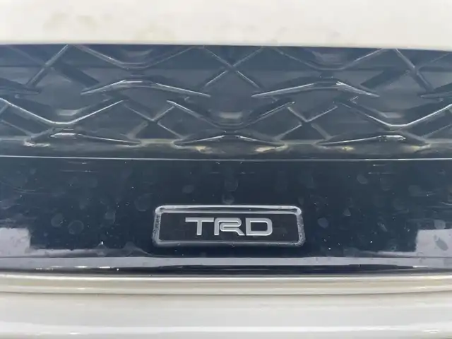 トヨタ カムリ WSレザーパッケージ 岡山県 2019(令1)年 6.7万km プラチナホワイトパールマイカ パノラマムーンルーフ/TRDエアロ（F/S/R）/純正8インチナビ/・バックカメラ/・FM/AM/Bluetooth/フルセグ/CD/DVD/レザーシート/・パワーシート/・シートヒーター/トヨタセーフティセンス/・プリクラッシュセーフティ/・レーンディパーチャーアラート/・レーダークルーズコントロール/・オートマチックハイビーム/・コーナーセンサー/・踏み間違い防止機能/ドライブレコーダー/ETC/純正18インチアルミ/純正フロアマット