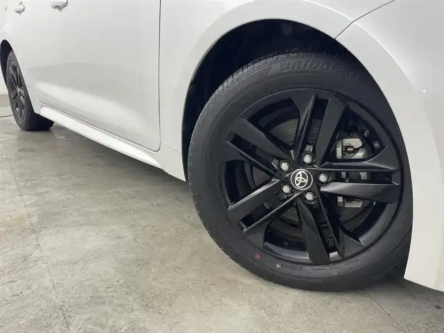 トヨタ カローラ スポーツ G スタイルパッケージ 福島県 2020(令2)年 1.5万km プラチナホワイトパールマイカ 純正HDDナビゲーション/【CD/DVD/USB/Bluetooth/フルセグTV/T-connect】/・バックカメラ/・純正前後ドライブレコーダー/・純正ビルトインETC/衝突軽減ブレーキ/車線逸脱警報装置/アダプティブクルーズコントロール/オートマチックハイビーム/前後コーナーセンサー/ターボ/電子パーキングブレーキ/・ブレーキオートホールド/LEDヘッドライト/・オートライト/・フロントフォグライト/ステアリングスイッチ/・パドルシフト/ハーフレザーシート/純正16インチアルミホイール/電動格納ウィンカーミラー/・オートミラー/アイドリングストップ/ABS/横滑り防止装置/盗難防止装置/プッシュスタート/・スマートキー/・スペアキー/取扱説明書