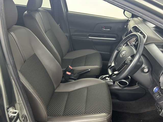 トヨタ アクア クロスオーバー グラム 愛知県 2018(平30)年 4.7万km オリーブマイカM ７インチナビ(AVIC-RW901)/Ｂｌｕｅｔｏｏｔｈ/フルセグ/ＣＤ/ＤＶＤ　/バックカメラ　/ドライブレコーダー　/ビルトインＥＴＣ　/衝突軽減ブレーキ　/レーンキープアシスト　/ハーフレザーシート　/コーナーセンサー/ルーフレール/純正アルミホイール/純正フロアマット/LEDヘッドライト/フォグランプ/オートライト/オートハイビーム