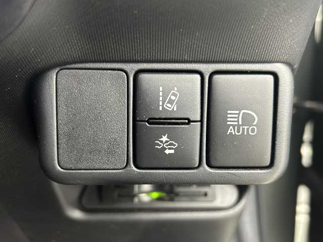 トヨタ アクア クロスオーバー グラム 愛知県 2018(平30)年 4.7万km オリーブマイカM ７インチナビ(AVIC-RW901)/Ｂｌｕｅｔｏｏｔｈ/フルセグ/ＣＤ/ＤＶＤ　/バックカメラ　/ドライブレコーダー　/ビルトインＥＴＣ　/衝突軽減ブレーキ　/レーンキープアシスト　/ハーフレザーシート　/コーナーセンサー/ルーフレール/純正アルミホイール/純正フロアマット/LEDヘッドライト/フォグランプ/オートライト/オートハイビーム