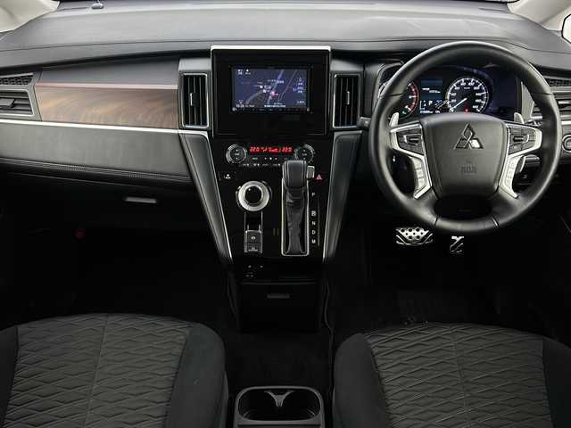 三菱 デリカＤ：５ P 宮城県 2024(令6)年 1.5万km ホワイトダイヤモンド 電動サイドステップ/4WD/e-Assist/・衝突被害軽減ブレーキシステム/・車線逸脱警報システム/・後側方車両検知警報システム/全方位カメラ/社外7インチSDナビ/・BT.CD.DVD.SD/両側パワースライドドア/電動リアゲート/D席パワーシート/前席シートヒーター/ステアリングヒーター/ステアリングスイッチ/パドルシフト/ETC/ドライブレコーダー（F）/プッシュスタート/スマートキー/LEDヘッドライト/LEDフォグライト/社外フロアマット/純正18AW