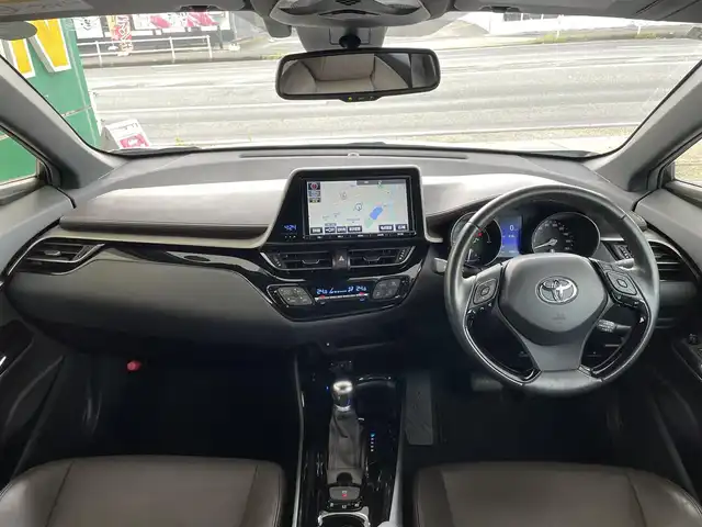 トヨタ Ｃ－ＨＲ G 埼玉県 2017(平29)年 4.1万km ホワイトパールクリスタルシャイン /純正メモリナビ//純正フルセグTV//CD/DVD/BT//バックカメラ//ビルトインETC//追従機能付きクルーズコントロール//ブラインドスポットモニター//電動パーキングブレーキ//ブレーキホールド//横滑り防止装置//レーンアシスト//衝突被害軽減ブレーキ//車両接近通報一時停止スイッチ//EVモード//純正LEDオートライト//オートマチックハイビーム//フロントフォグランプ//オートリトラミラー//ハーフレザーシート//シートヒーター(D/N)//純正フロアマット//イモビライザー//本革巻きステアリング//ライト付きバニティミラー//ダブル/サイド/カーテンエアバック//ドアバイザー//スマートキー//スペアキー1本//取扱説明書//ナビ説明書//保証書//D記録簿(R3/R5)