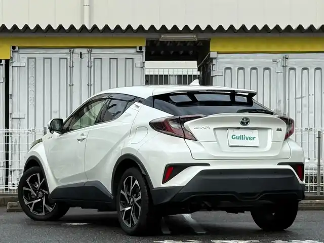 トヨタ Ｃ－ＨＲ G 埼玉県 2017(平29)年 4.1万km ホワイトパールクリスタルシャイン /純正メモリナビ//純正フルセグTV//CD/DVD/BT//バックカメラ//ビルトインETC//追従機能付きクルーズコントロール//ブラインドスポットモニター//電動パーキングブレーキ//ブレーキホールド//横滑り防止装置//レーンアシスト//衝突被害軽減ブレーキ//車両接近通報一時停止スイッチ//EVモード//純正LEDオートライト//オートマチックハイビーム//フロントフォグランプ//オートリトラミラー//ハーフレザーシート//シートヒーター(D/N)//純正フロアマット//イモビライザー//本革巻きステアリング//ライト付きバニティミラー//ダブル/サイド/カーテンエアバック//ドアバイザー//スマートキー//スペアキー1本//取扱説明書//ナビ説明書//保証書//D記録簿(R3/R5)