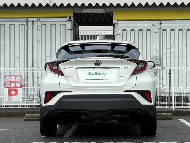 トヨタ Ｃ－ＨＲ G 埼玉県 2017(平29)年 4.1万km ホワイトパールクリスタルシャイン /純正メモリナビ//純正フルセグTV//CD/DVD/BT//バックカメラ//ビルトインETC//追従機能付きクルーズコントロール//ブラインドスポットモニター//電動パーキングブレーキ//ブレーキホールド//横滑り防止装置//レーンアシスト//衝突被害軽減ブレーキ//車両接近通報一時停止スイッチ//EVモード//純正LEDオートライト//オートマチックハイビーム//フロントフォグランプ//オートリトラミラー//ハーフレザーシート//シートヒーター(D/N)//純正フロアマット//イモビライザー//本革巻きステアリング//ライト付きバニティミラー//ダブル/サイド/カーテンエアバック//ドアバイザー//スマートキー//スペアキー1本//取扱説明書//ナビ説明書//保証書//D記録簿(R3/R5)