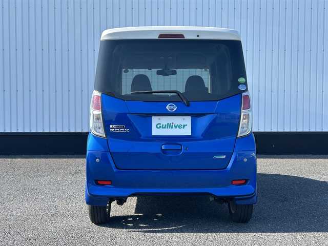 日産 デイズ ルークス X Vセレクション 千葉県 2016(平28)年 2.7万km シルキーホワイトP/オーシャンブルーP 純正メモリナビ/(TV/CD/DVD/FM/AM)/全周囲カメラ/衝突被害軽減システム/両側パワースライドドア/横滑り防止装置/ETC/アイドリングストップ/電動格納ミラー/純正14インチAW/シートリフター/プッシュスタート/スマートキー/フロアマット/ドアバイザー/スペアキー/取扱説明書