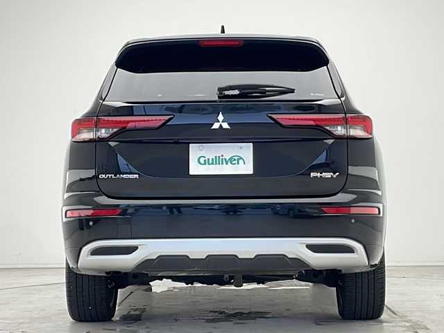 三菱 アウトランダー ＰＨＥＶ P 愛知県 2024(令6)年 1万km ブラックダイヤモンド マイプロパイロット/衝突被害軽減ブレーキ/純正12.3インチディスプレイオーディオ（ナビあり）/BOSEプレミアムサウンド/全方位カメラ/サンルーフ/本革レザーシート/レーダークルーズコントロール/シートヒーター/フルセグTV/Bluetooth/バックカメラ/電動リアゲート/パワーシート/ヘッドアップディスプレイ/コーナーセンサー/純正アルミホイール/ルーフレール/ブラインドスポットモニター/LEDヘッドライト/パドルシフト/ステアリングヒーター/リアオートエアコン/オートマチックハイビーム/置くだけ充電器/ステアリングスイッチ/スマートキー/プッシュスタート