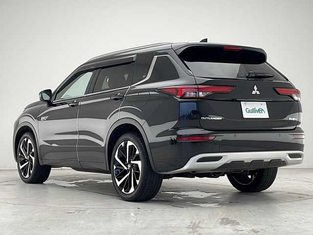 三菱 アウトランダー ＰＨＥＶ P 愛知県 2024(令6)年 1万km ブラックダイヤモンド マイプロパイロット/衝突被害軽減ブレーキ/純正12.3インチディスプレイオーディオ（ナビあり）/BOSEプレミアムサウンド/全方位カメラ/サンルーフ/本革レザーシート/レーダークルーズコントロール/シートヒーター/フルセグTV/Bluetooth/バックカメラ/電動リアゲート/パワーシート/ヘッドアップディスプレイ/コーナーセンサー/純正アルミホイール/ルーフレール/ブラインドスポットモニター/LEDヘッドライト/パドルシフト/ステアリングヒーター/リアオートエアコン/オートマチックハイビーム/置くだけ充電器/ステアリングスイッチ/スマートキー/プッシュスタート