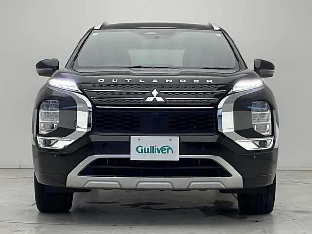 三菱 アウトランダー ＰＨＥＶ P 愛知県 2024(令6)年 1万km ブラックダイヤモンド マイプロパイロット/衝突被害軽減ブレーキ/純正12.3インチディスプレイオーディオ（ナビあり）/BOSEプレミアムサウンド/全方位カメラ/サンルーフ/本革レザーシート/レーダークルーズコントロール/シートヒーター/フルセグTV/Bluetooth/バックカメラ/電動リアゲート/パワーシート/ヘッドアップディスプレイ/コーナーセンサー/純正アルミホイール/ルーフレール/ブラインドスポットモニター/LEDヘッドライト/パドルシフト/ステアリングヒーター/リアオートエアコン/オートマチックハイビーム/置くだけ充電器/ステアリングスイッチ/スマートキー/プッシュスタート
