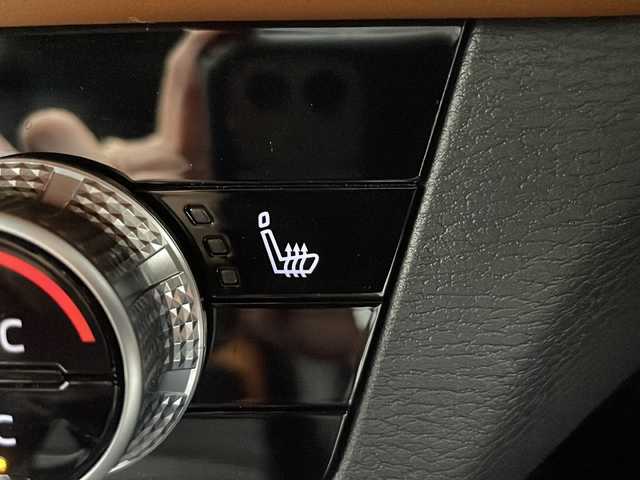 三菱 アウトランダー ＰＨＥＶ P 愛知県 2024(令6)年 1万km ブラックダイヤモンド マイプロパイロット/衝突被害軽減ブレーキ/純正12.3インチディスプレイオーディオ（ナビあり）/BOSEプレミアムサウンド/全方位カメラ/サンルーフ/本革レザーシート/レーダークルーズコントロール/シートヒーター/フルセグTV/Bluetooth/バックカメラ/電動リアゲート/パワーシート/ヘッドアップディスプレイ/コーナーセンサー/純正アルミホイール/ルーフレール/ブラインドスポットモニター/LEDヘッドライト/パドルシフト/ステアリングヒーター/リアオートエアコン/オートマチックハイビーム/置くだけ充電器/ステアリングスイッチ/スマートキー/プッシュスタート