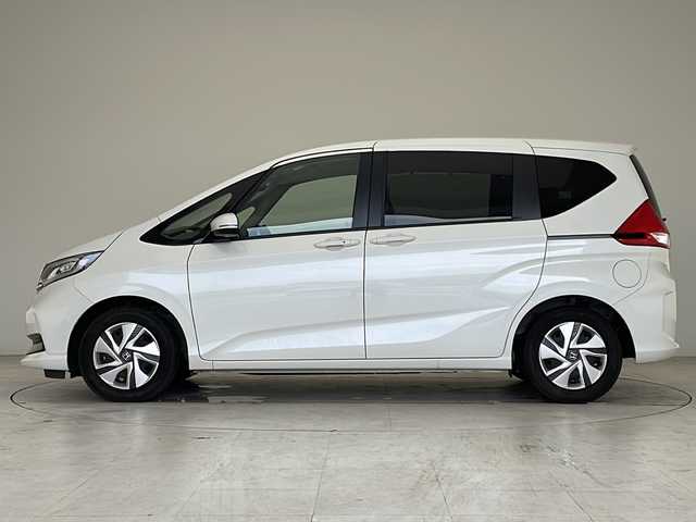 ホンダ フリード ハイブリット G 愛知県 2023(令5)年 1.9万km プラチナホワイトパール 衝突軽減システム/純正ナビ　ＳＤカードなし/両側パワースライドドア/クルーズコントロール/シートヒーター/フルセグ/CD DVD/Bluetooth/バックカメラ/コーナーセンサー/純正アルミホイール/LEDヘッドライト/オートライト/ドライブレコーダー/ETC/ステアリングスイッチ/スマートキー/プッシュスタート