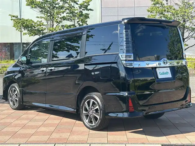 トヨタ ヴォクシー ZS 煌Ⅲ 福島県 2021(令3)年 7.1万km ブラック トヨタセーフティセンス/プリクラッシュセーフティ/レーンディパーチャーアラート/オートハイビーム/純正ナビゲーション/【CD/DVD/SD/USB/HDMI/BT/TV】/フリップダウンモニター/型番：V12T-R68C/バックカメラ/ビルトインETC/ドライブレコーダー/両側電動スライドドア/ステリングリモコン/アイドリングストップ/シートバックテーブル/リアドアシェード/LEDオートライト/LEDフォグランプ/純正フロアマット/ドアバイザー
