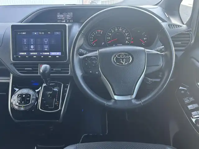 トヨタ ヴォクシー ZS 煌Ⅲ 福島県 2021(令3)年 7.1万km ブラック トヨタセーフティセンス/プリクラッシュセーフティ/レーンディパーチャーアラート/オートハイビーム/純正ナビゲーション/【CD/DVD/SD/USB/HDMI/BT/TV】/フリップダウンモニター/型番：V12T-R68C/バックカメラ/ビルトインETC/ドライブレコーダー/両側電動スライドドア/ステリングリモコン/アイドリングストップ/シートバックテーブル/リアドアシェード/LEDオートライト/LEDフォグランプ/純正フロアマット/ドアバイザー