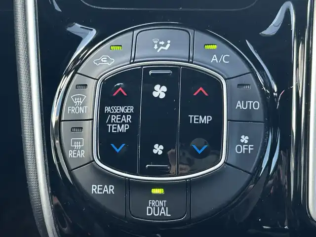 トヨタ ヴォクシー ZS 煌Ⅲ 福島県 2021(令3)年 7.1万km ブラック トヨタセーフティセンス/プリクラッシュセーフティ/レーンディパーチャーアラート/オートハイビーム/純正ナビゲーション/【CD/DVD/SD/USB/HDMI/BT/TV】/フリップダウンモニター/型番：V12T-R68C/バックカメラ/ビルトインETC/ドライブレコーダー/両側電動スライドドア/ステリングリモコン/アイドリングストップ/シートバックテーブル/リアドアシェード/LEDオートライト/LEDフォグランプ/純正フロアマット/ドアバイザー
