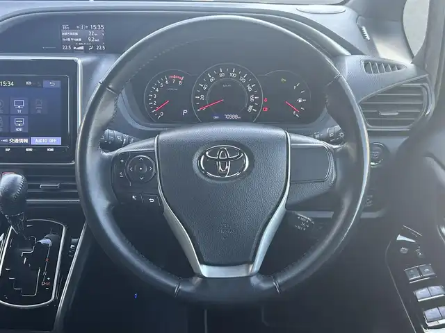 トヨタ ヴォクシー ZS 煌Ⅲ 福島県 2021(令3)年 7.1万km ブラック トヨタセーフティセンス/プリクラッシュセーフティ/レーンディパーチャーアラート/オートハイビーム/純正ナビゲーション/【CD/DVD/SD/USB/HDMI/BT/TV】/フリップダウンモニター/型番：V12T-R68C/バックカメラ/ビルトインETC/ドライブレコーダー/両側電動スライドドア/ステリングリモコン/アイドリングストップ/シートバックテーブル/リアドアシェード/LEDオートライト/LEDフォグランプ/純正フロアマット/ドアバイザー