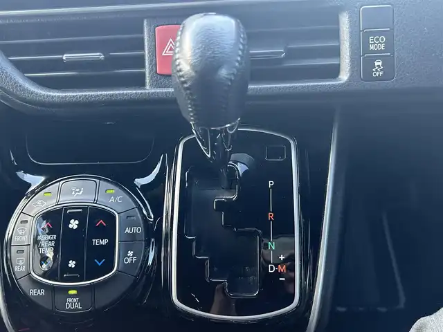 トヨタ ヴォクシー ZS 煌Ⅲ 福島県 2021(令3)年 7.1万km ブラック トヨタセーフティセンス/プリクラッシュセーフティ/レーンディパーチャーアラート/オートハイビーム/純正ナビゲーション/【CD/DVD/SD/USB/HDMI/BT/TV】/フリップダウンモニター/型番：V12T-R68C/バックカメラ/ビルトインETC/ドライブレコーダー/両側電動スライドドア/ステリングリモコン/アイドリングストップ/シートバックテーブル/リアドアシェード/LEDオートライト/LEDフォグランプ/純正フロアマット/ドアバイザー